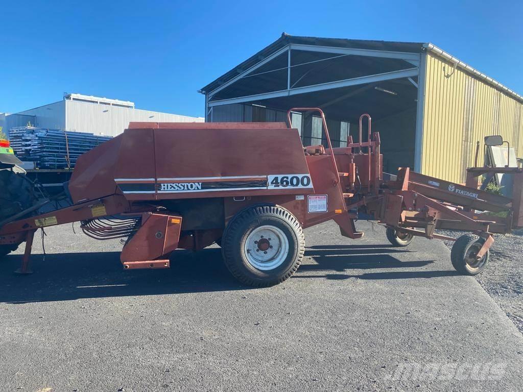 Hesston 4600 Pressere til firkantede baller