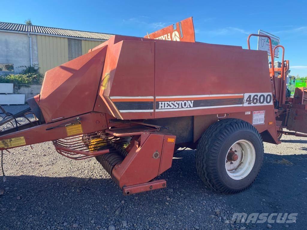 Hesston 4600 Pressere til firkantede baller