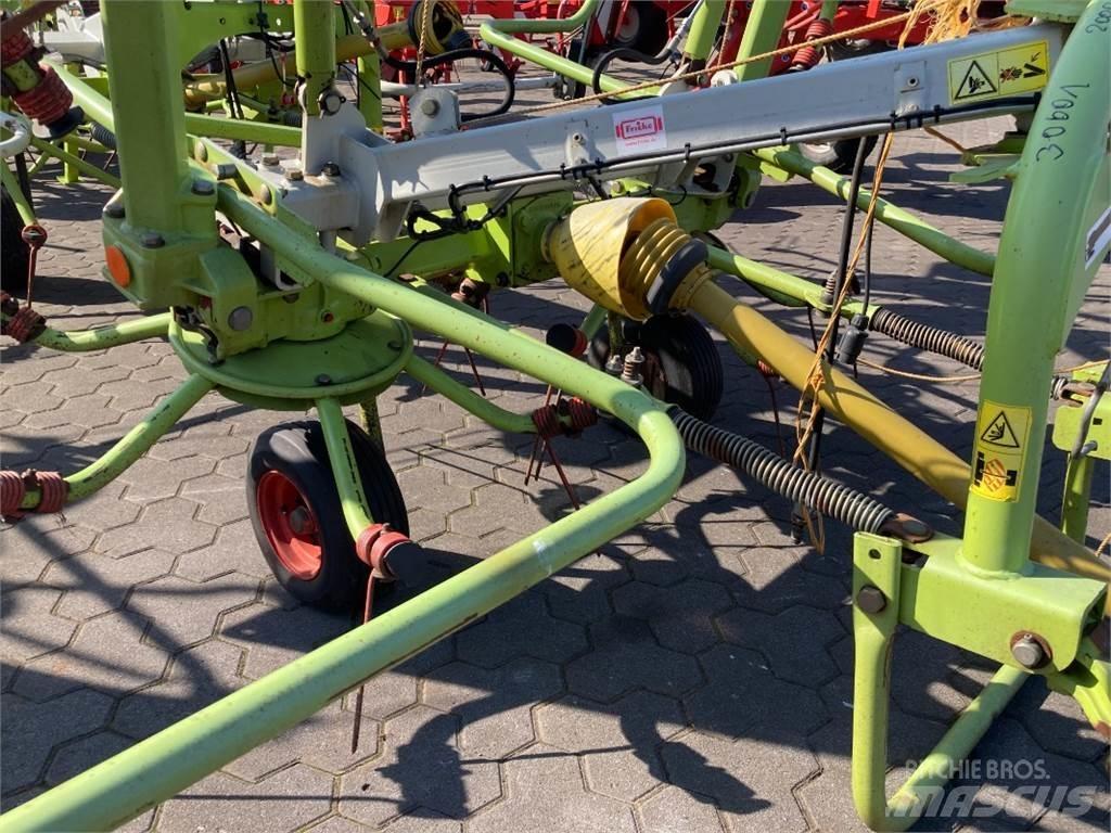 CLAAS Volto 670 River og høvendere