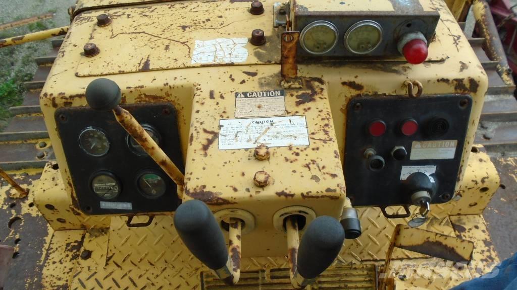 Komatsu D 68 E-1 Bulldozer på larvebånd