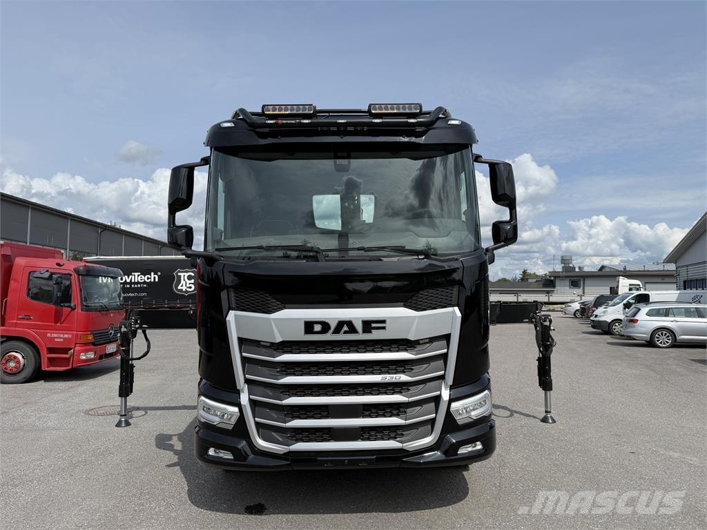 DAF XF 530 FAW 8X4 Lastbil med kran