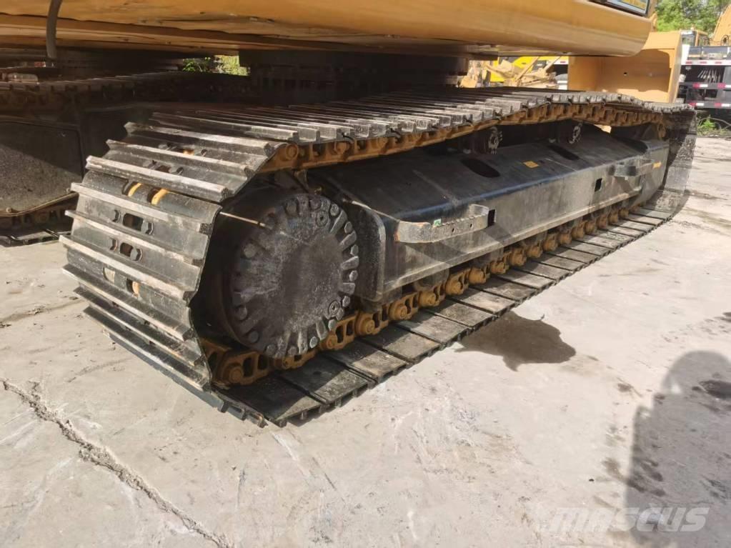 CAT 320d2 Gravemaskiner på larvebånd