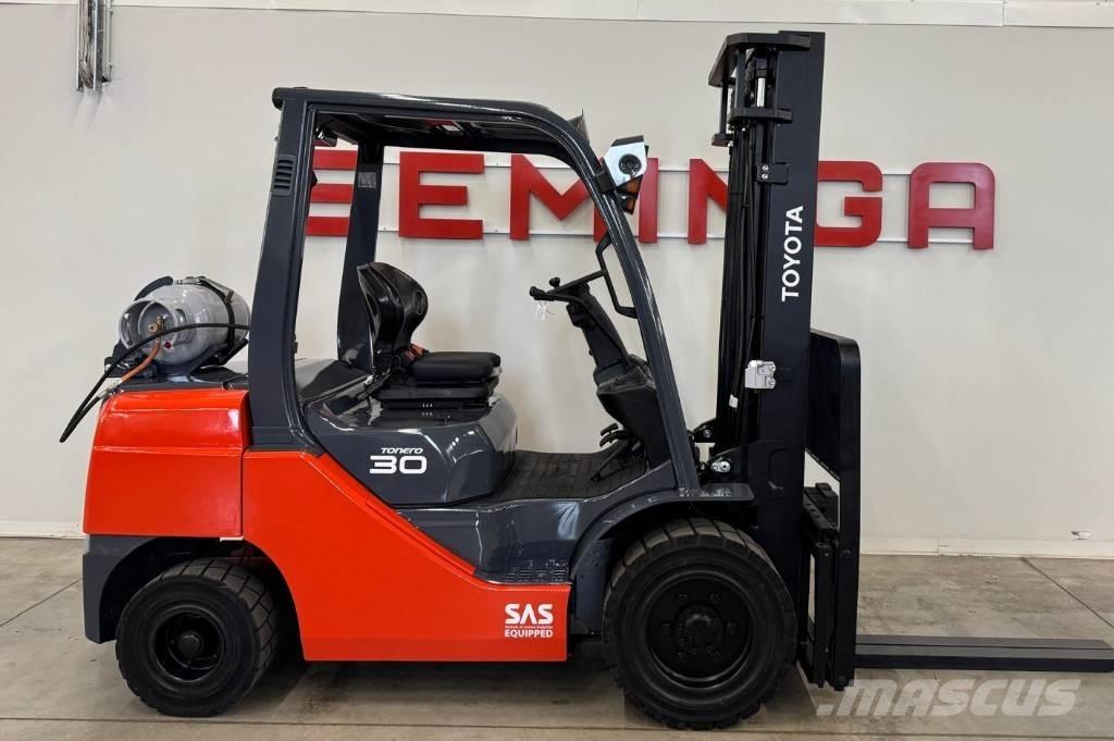 Toyota 10851 - 8FGF30 LPG gaffeltrucks