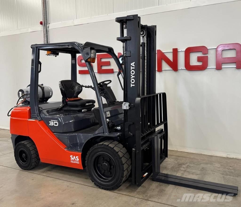 Toyota 10851 - 8FGF30 LPG gaffeltrucks