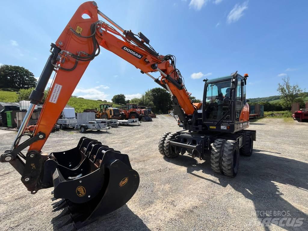 Develon DX 100 W-7 Gravemaskiner på hjul
