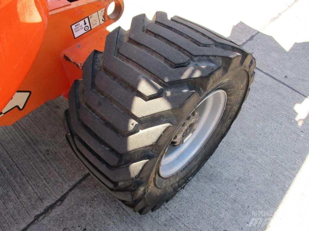 JLG 450AJ (901) Kompakte selvkørende bomlifte