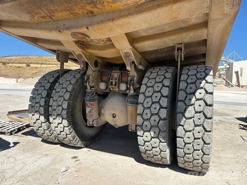 CAT 769D Knækstyrede dumpere