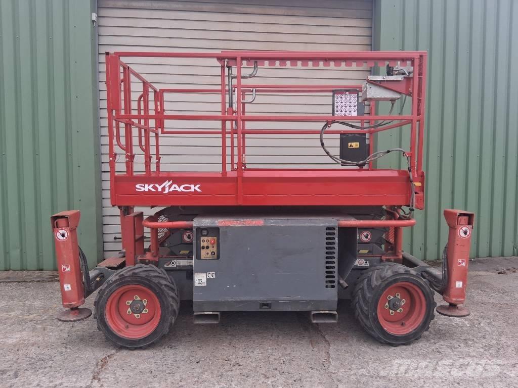 SkyJack SJ 6826 RT Saxlifte