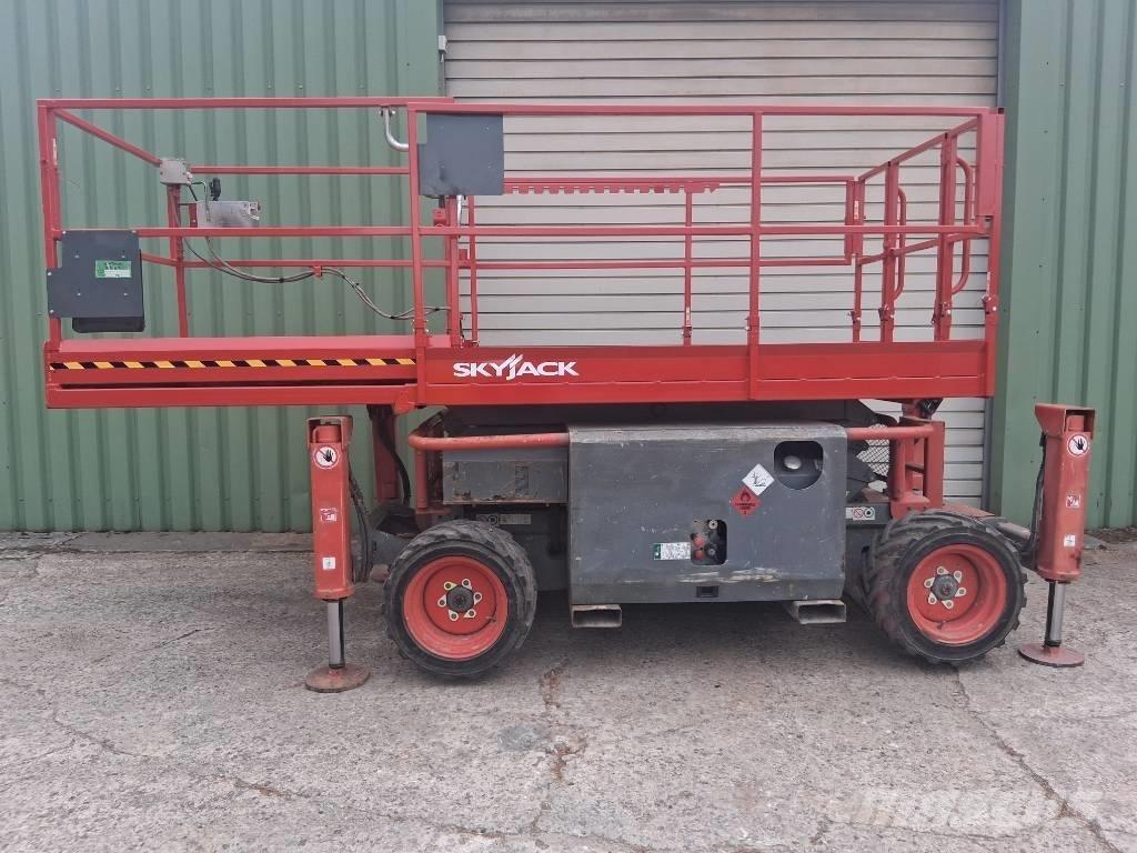 SkyJack SJ 6826 RT Saxlifte