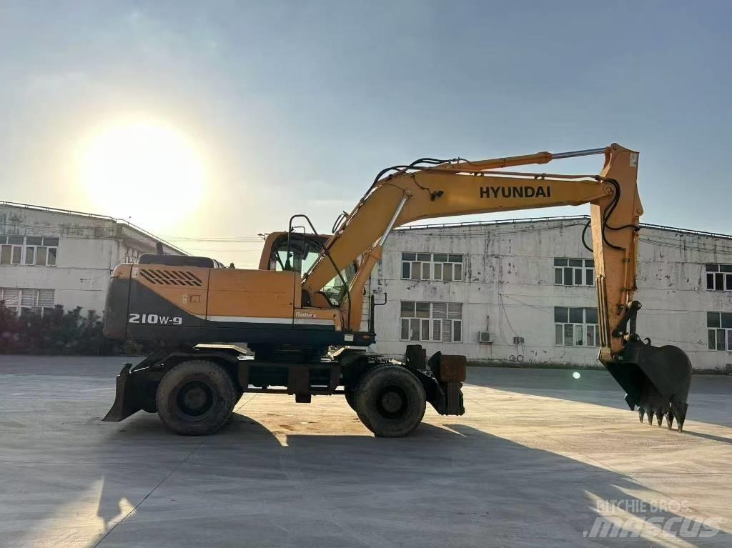Hyundai 210W-9 Gravemaskiner på hjul