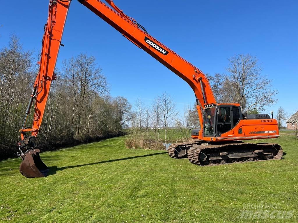 Doosan DX 300 Gravemaskiner på larvebånd