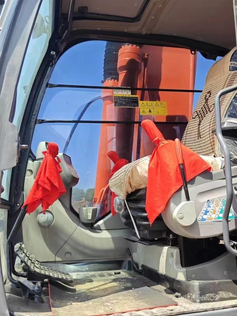Hitachi ZX200 Gravemaskiner på larvebånd