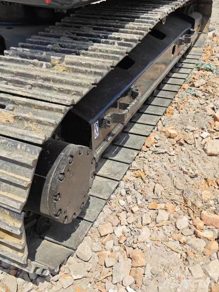 Hitachi ZX200 Gravemaskiner på larvebånd