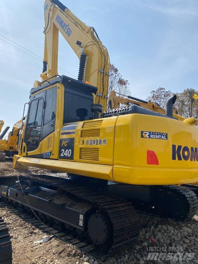 Komatsu 240LC-8 Gravemaskiner på larvebånd