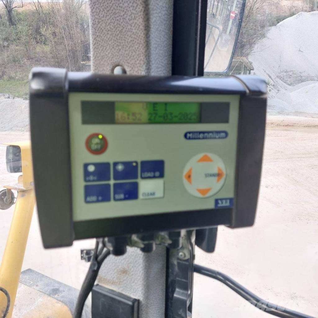 Komatsu WA 600-3 Læssemaskiner på hjul