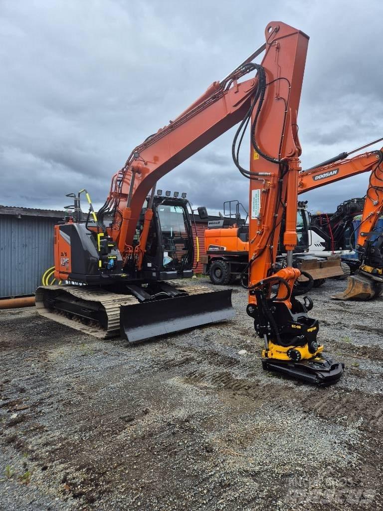Hitachi ZX 135 US -7 Gravemaskiner på larvebånd