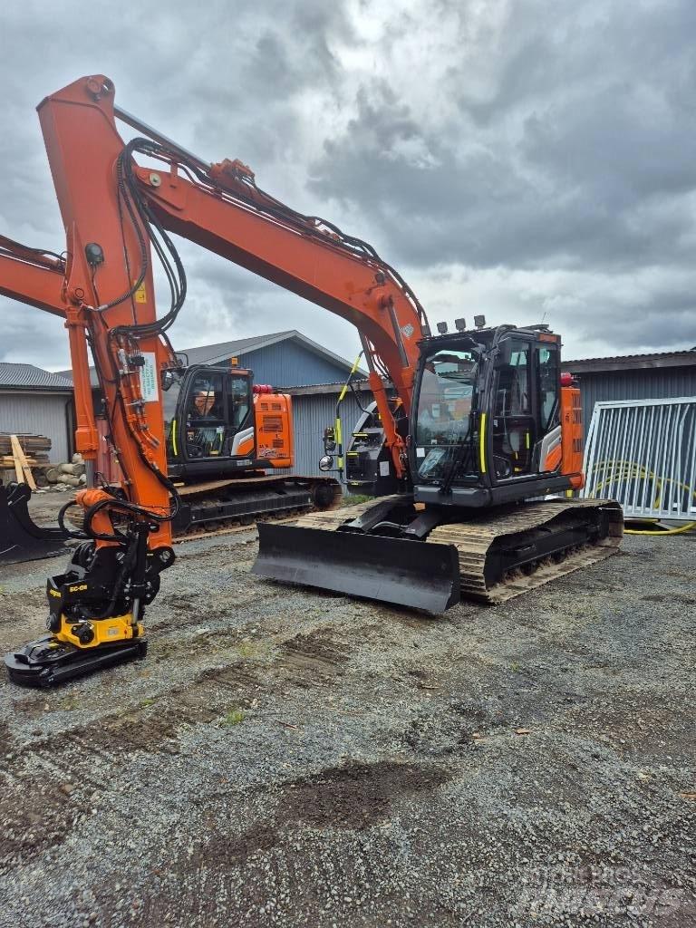 Hitachi ZX 135 US -7 Gravemaskiner på larvebånd