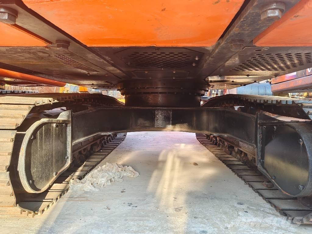 Hitachi ZX 210 Gravemaskiner på larvebånd