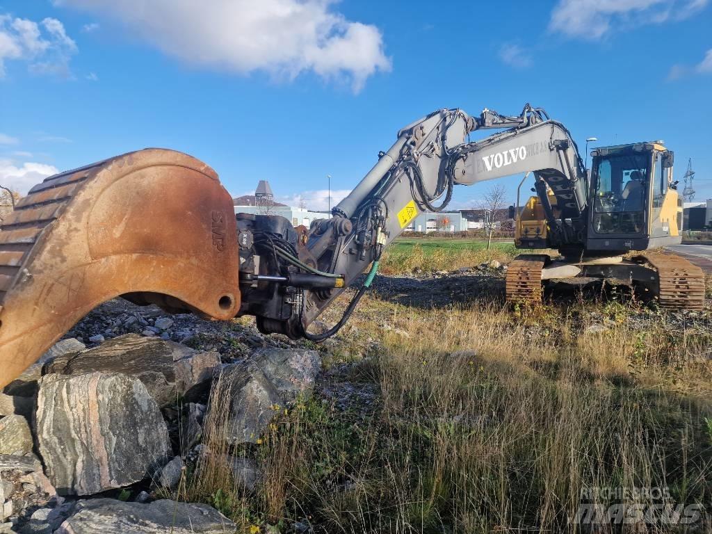 Volvo 220E Gravemaskiner på larvebånd