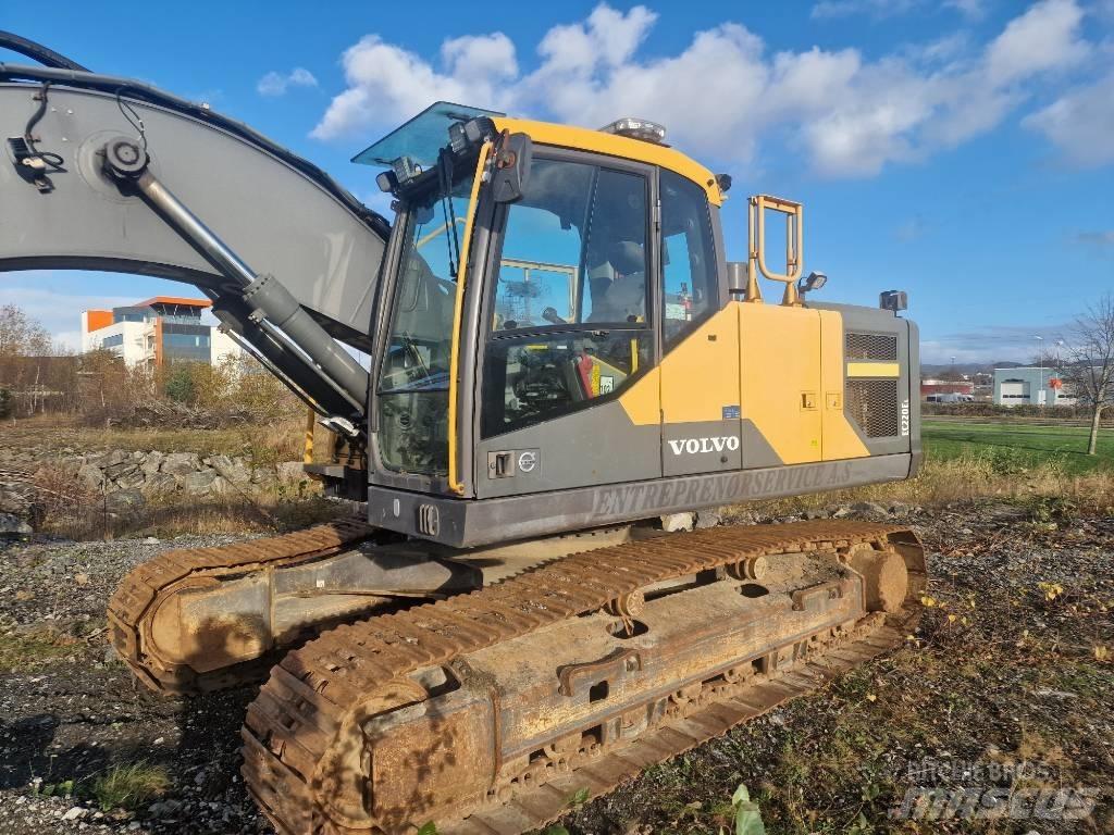 Volvo 220E Gravemaskiner på larvebånd