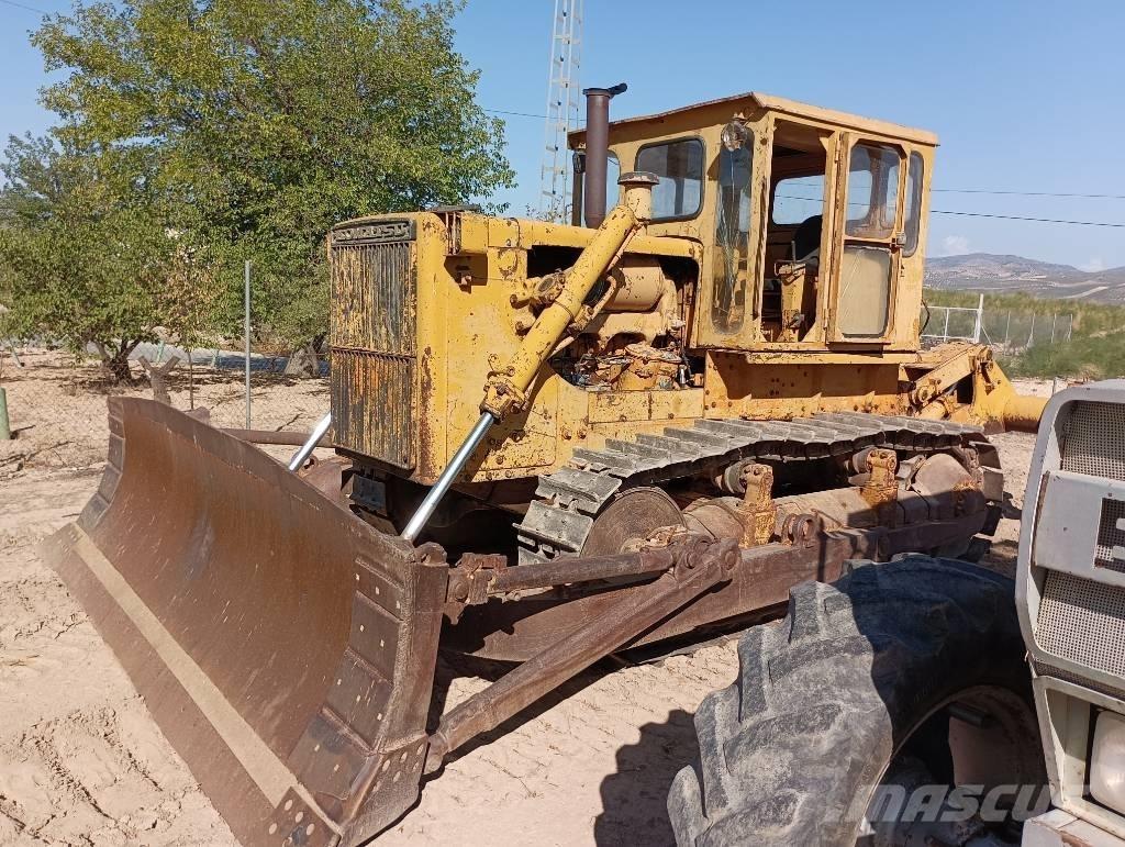 Komatsu D 85 A-12 Bulldozer på larvebånd
