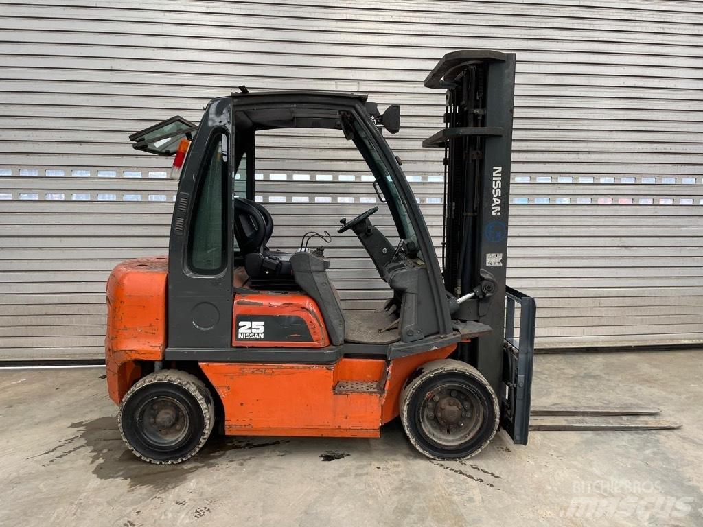 Nissan 25 Diesel gaffeltrucks