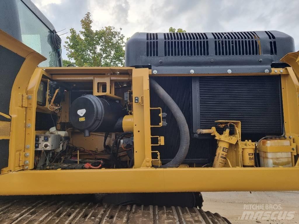 CAT 330 D Gravemaskiner på larvebånd