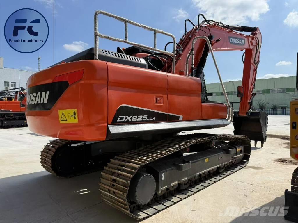 Doosan DX 225 LC Gravemaskiner på larvebånd