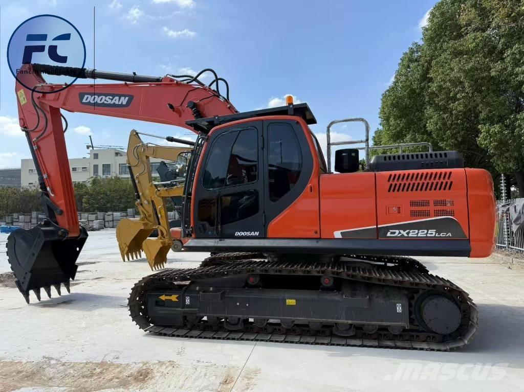 Doosan DX 225 LC Gravemaskiner på larvebånd