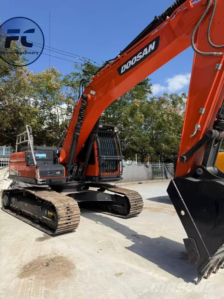 Doosan DX 225 LC Gravemaskiner på larvebånd