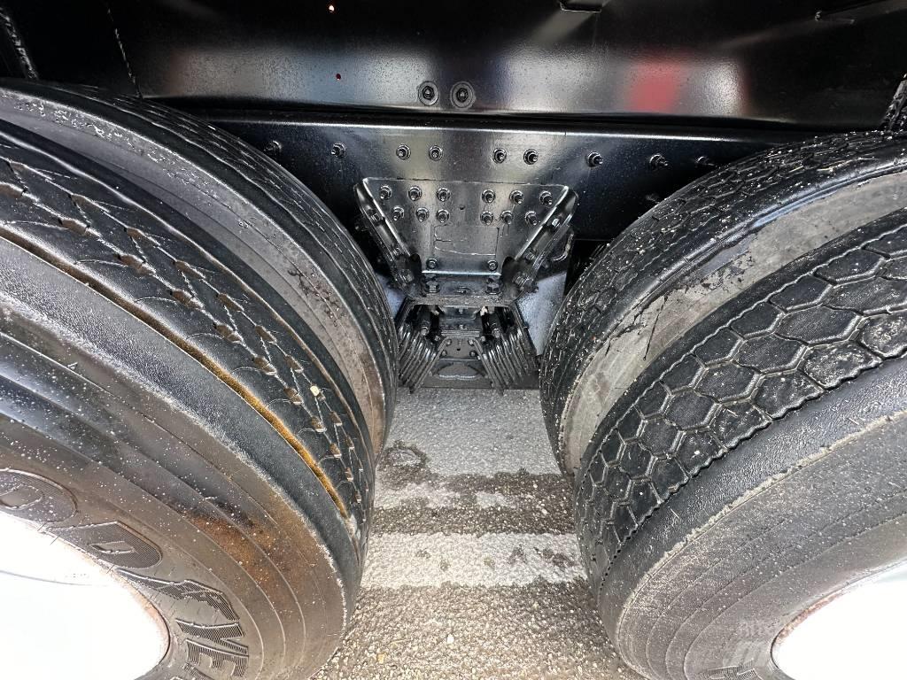 International 7400 Slamsuger