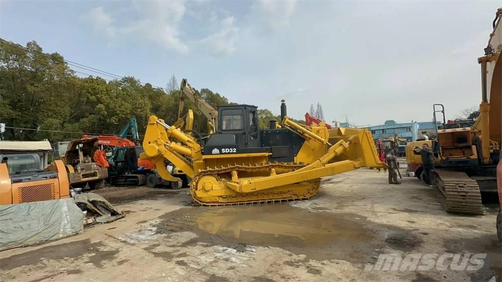 Shantui SD 32 Bulldozer på larvebånd