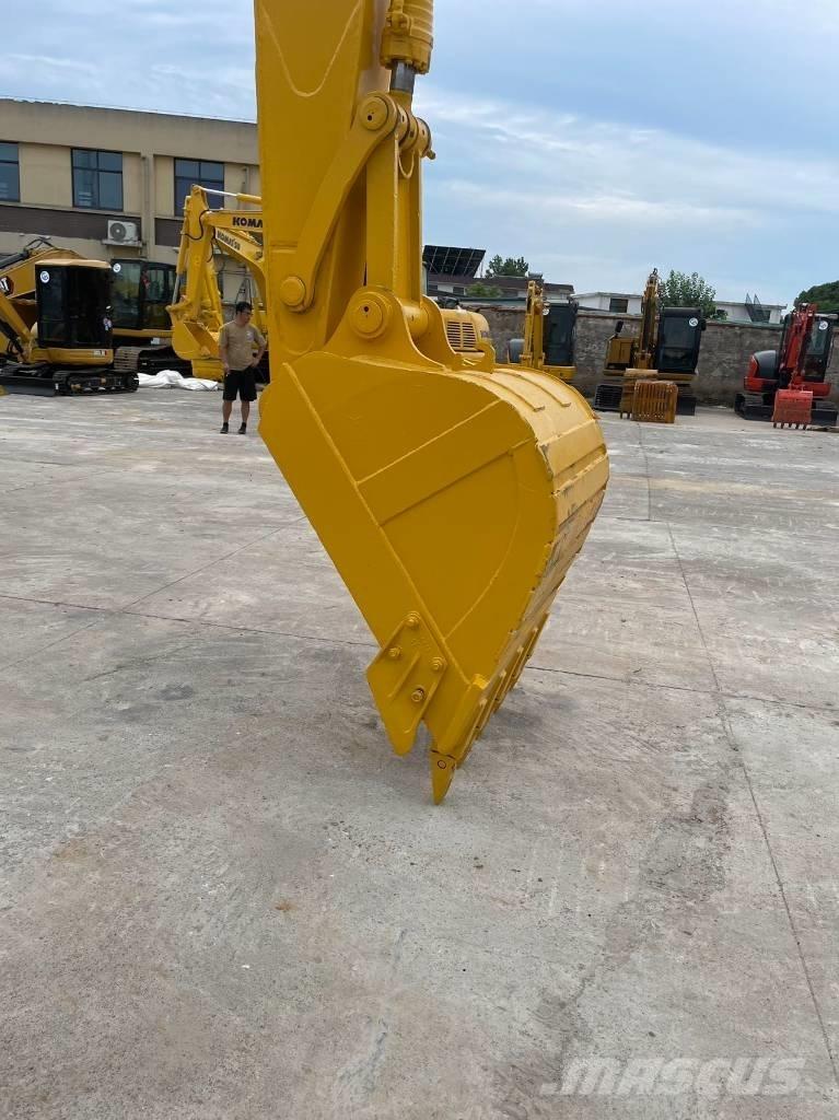 Komatsu PC 220-7 Gravemaskiner på larvebånd