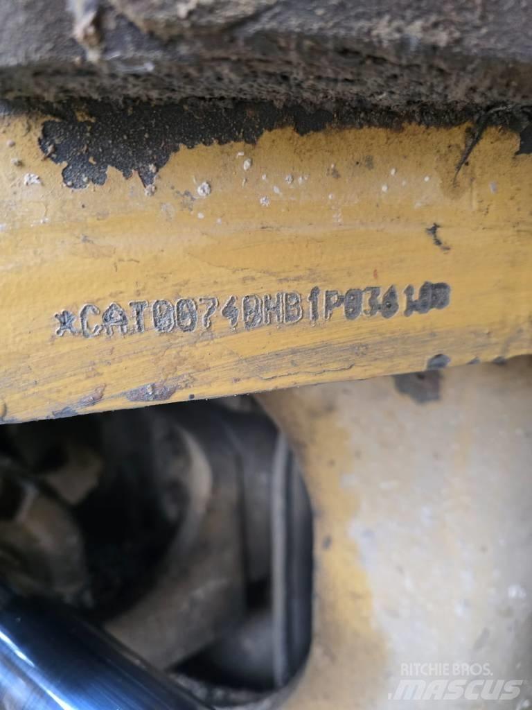 CAT 740 Terrængående lastbiler