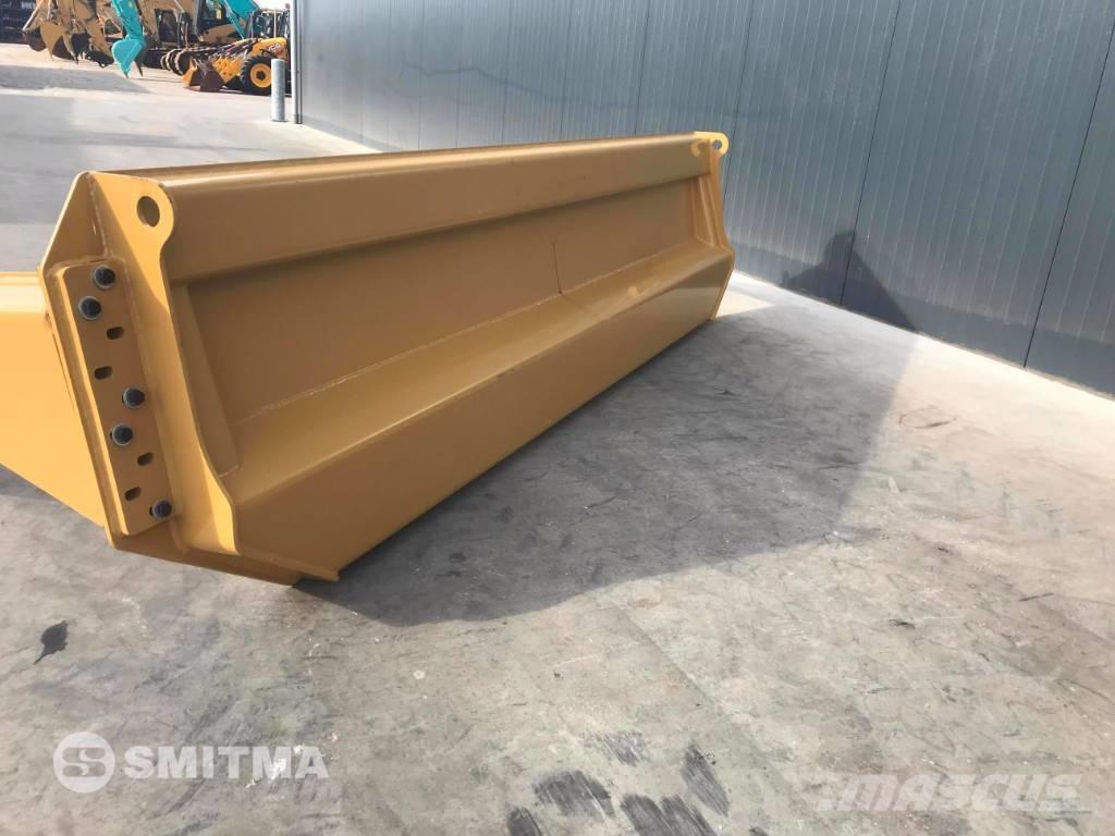 CAT 740B Bagklapper
