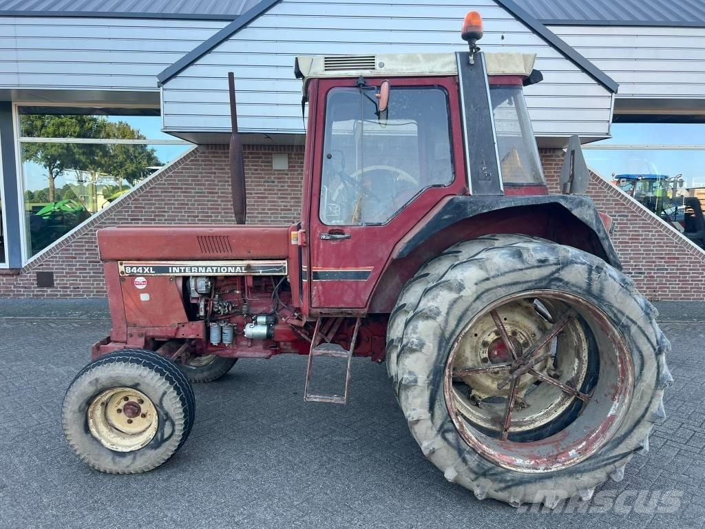 International 844 Traktorer