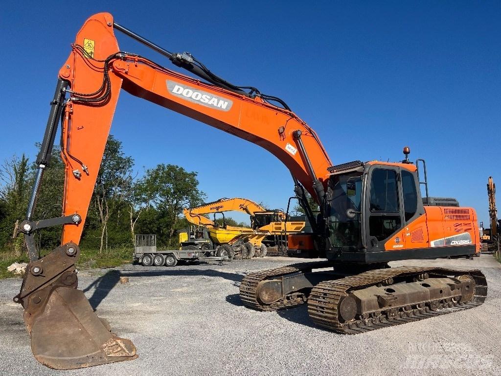 Doosan DX 225 LC-5 Gravemaskiner på larvebånd