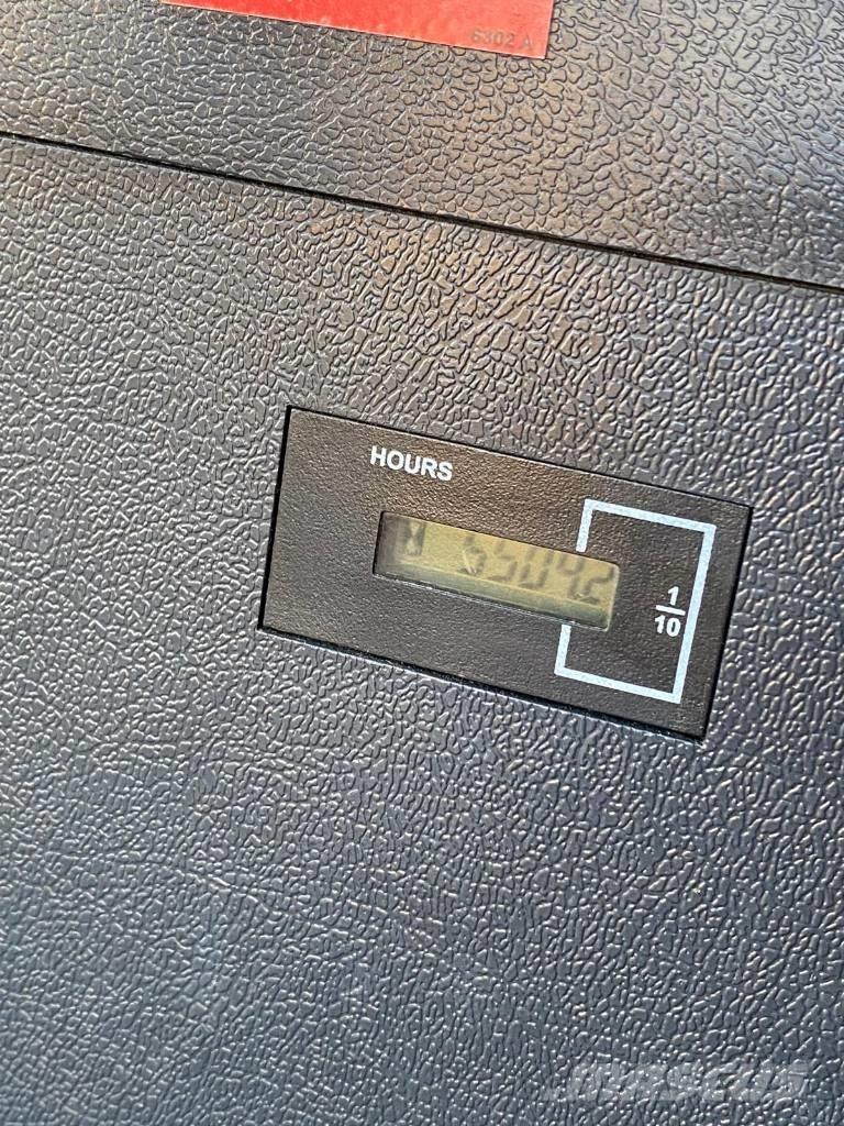 Hyundai HW 180 Gravemaskiner på hjul