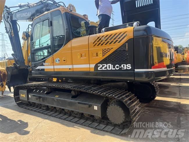 Hyundai Robex 220 LC Gravemaskiner på larvebånd