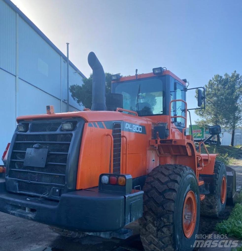 Doosan DL 300 Læssemaskiner på hjul
