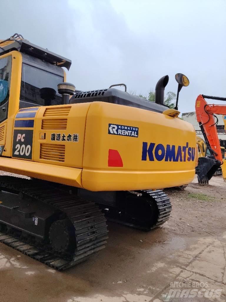 Komatsu PC200-8 Gravemaskiner på larvebånd