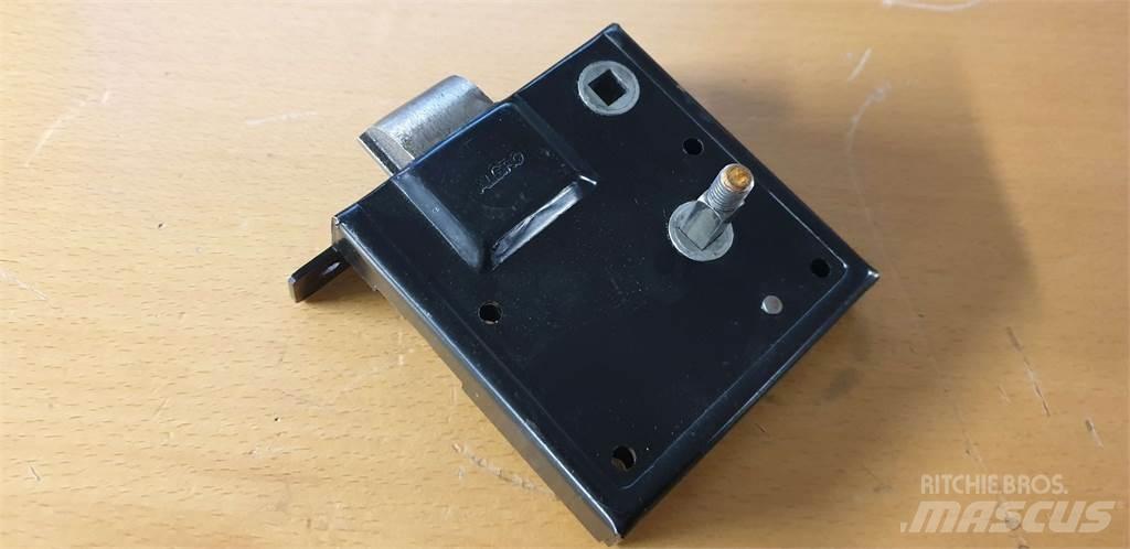  FMG/Ösa 813918 Kabiner og interiør