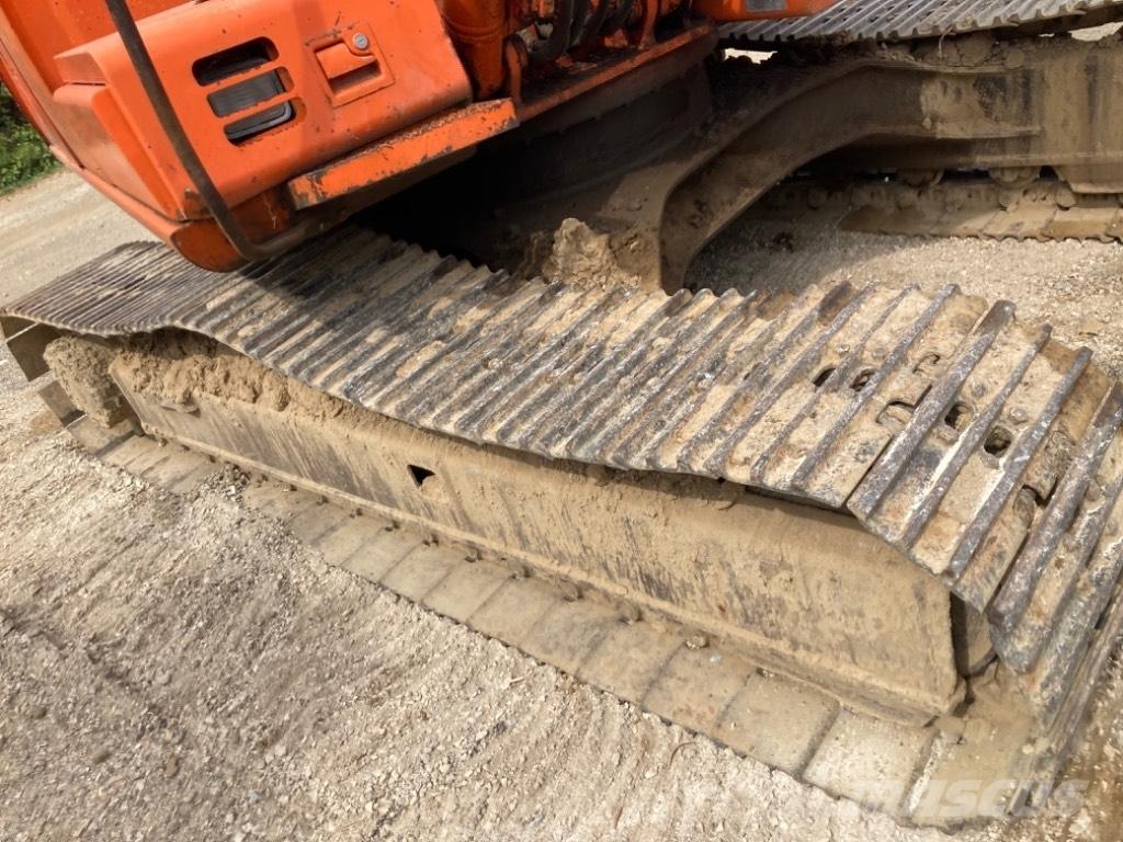 Hitachi EX 135 Gravemaskiner på larvebånd