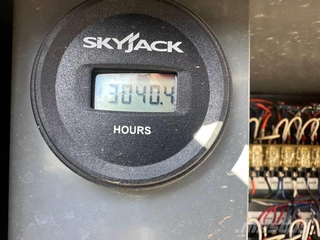 SkyJack SJ 8841 RT Saxlifte