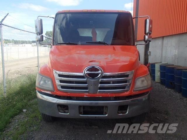 Hino 185 Lastbil med lad/Flatbed