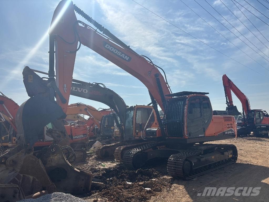 Doosan DX 225 Gravemaskiner på larvebånd