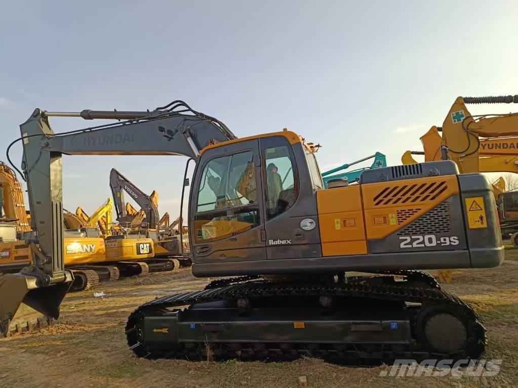 Hyundai 220-9s Gravemaskiner på larvebånd