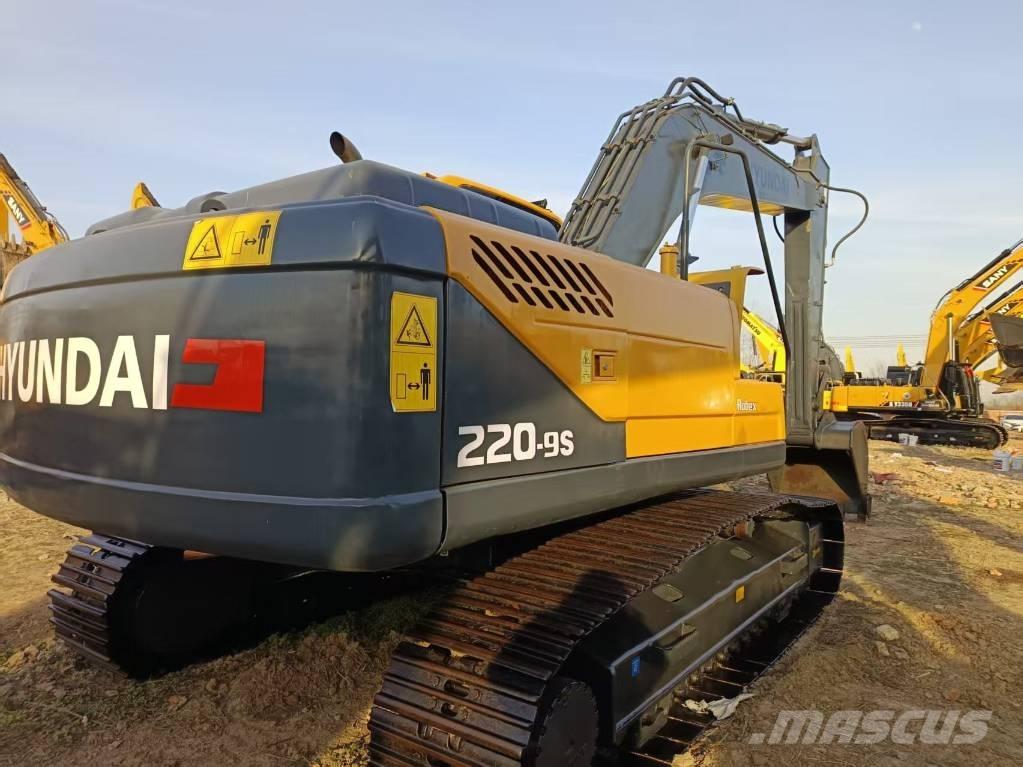 Hyundai 220-9s Gravemaskiner på larvebånd