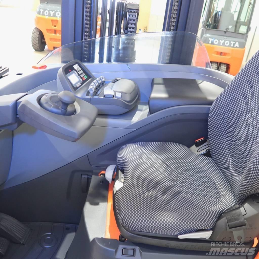 Toyota RRE160H Reachtruck