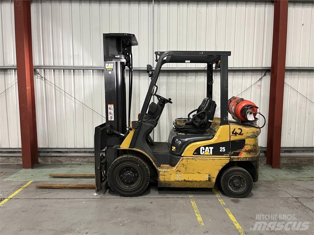 CAT GP25NT LPG gaffeltrucks